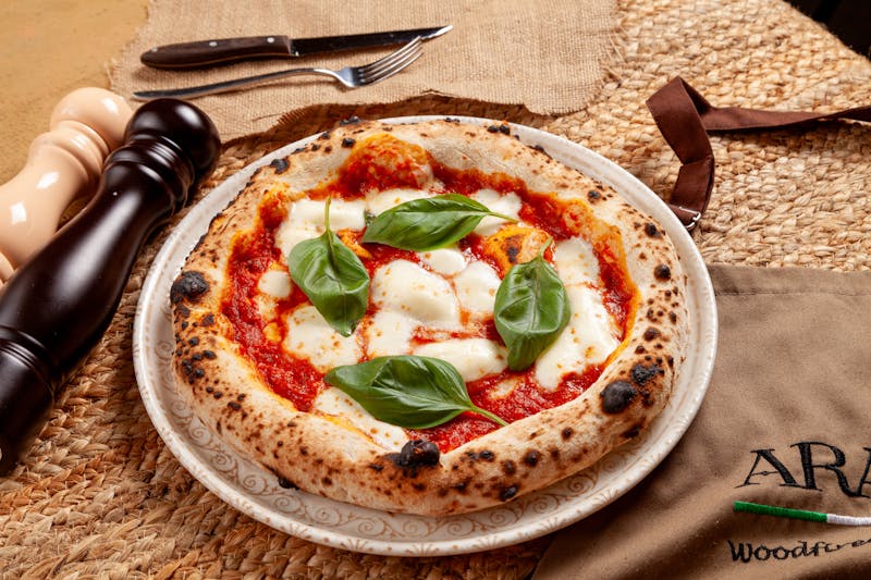 Punch Classic pizza with tomato sauce and mozzarella
